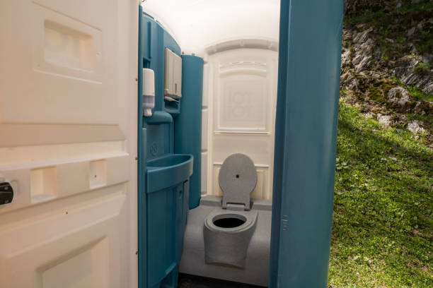 Portable Toilet Rental for Emergency Services in Oak Hills, CA